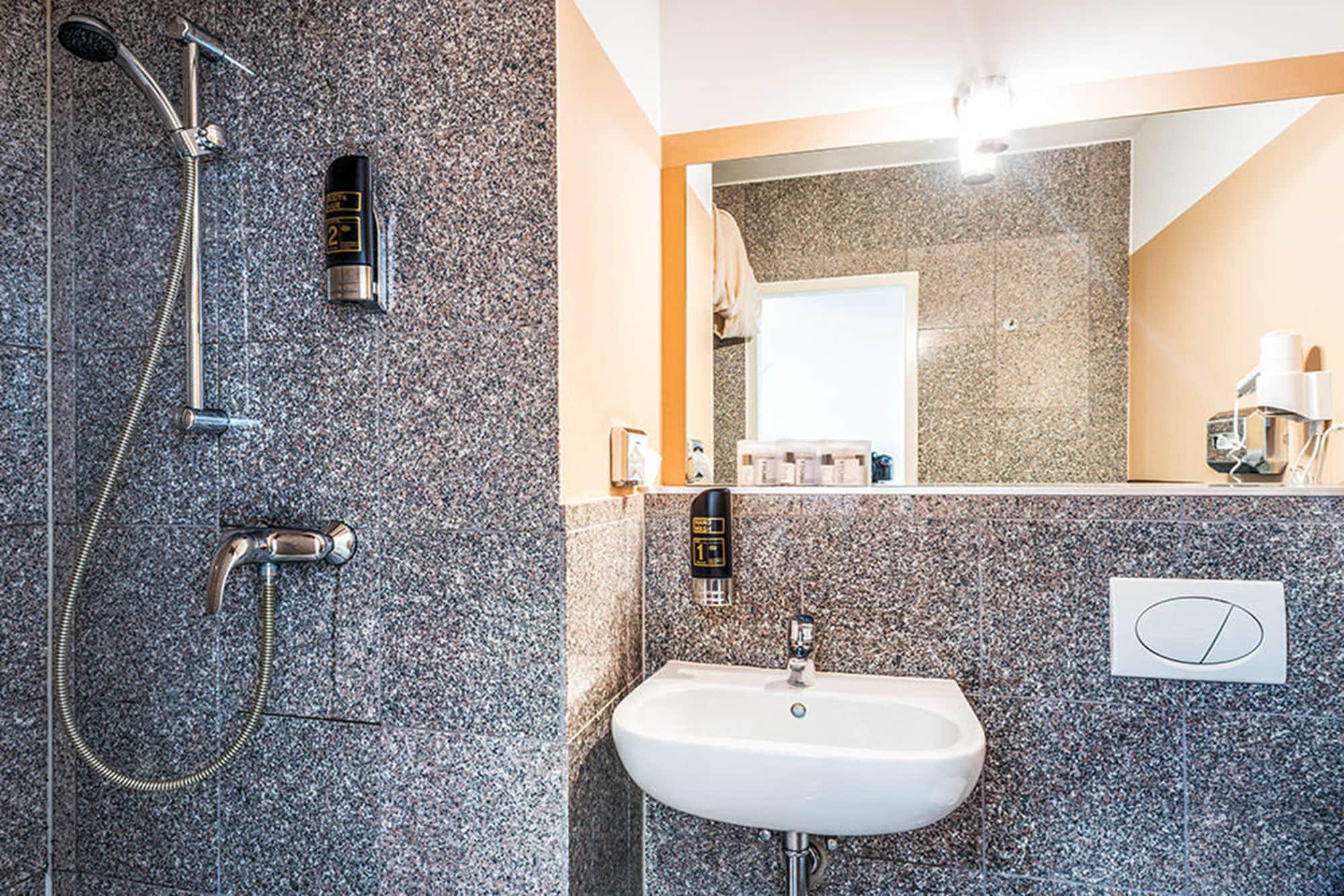 Arktur City Hotel Берлин Экстерьер фото